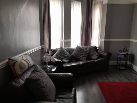 Large house sleeps13 close to lfc stadium anfield House in Liverpool