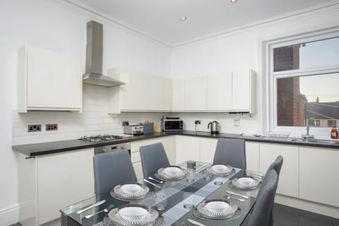 Dining area, minibar, pet friendly, stove