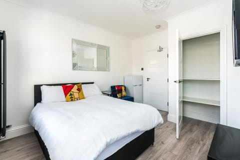 Nicely Furnished double room - Close to Croydon Hospital Alojamiento y desayuno in Croydon
