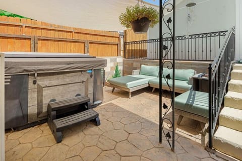 3BR Bungalow in Wash Park Hot Tub Private Yard House in Denver