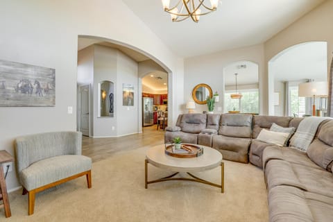 Stunning Maricopa Oasis with Golf Course Views! Casa in Maricopa