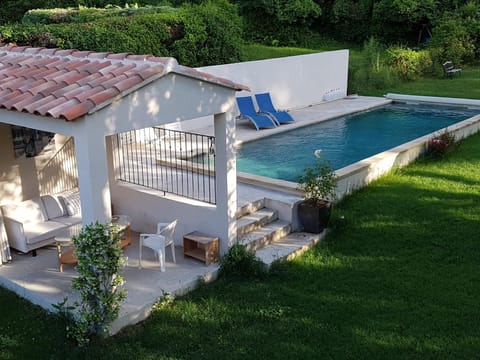 Maison Les Aigles du Ventoux, Piscine, Isle sur Sorgue / Pernes les Fontaines House in Pernes-les-Fontaines