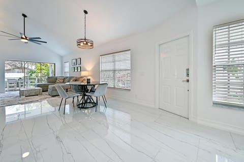 Living room, Dining area