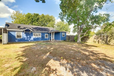 Angleton Home with Smart TVs - 16 Mi to Beaches! House in Alvin
