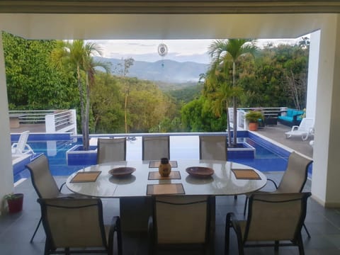 Dining area, Swimming pool