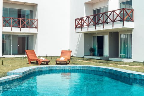 Balcony/Terrace, Swimming pool, Swimming pool, sunbed