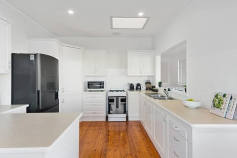 Harbourview Escape - Serene Shellharbour Family Stay Casa in Wollongong