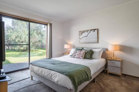 Solander's Retro Residence - By the Beach Group Stay House in Dromana