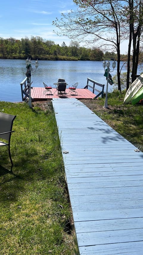 Stunning Lakefront Home - Swim, Fish, Kayak, HotTub Campground/ 
RV Resort in Pocono Mountains