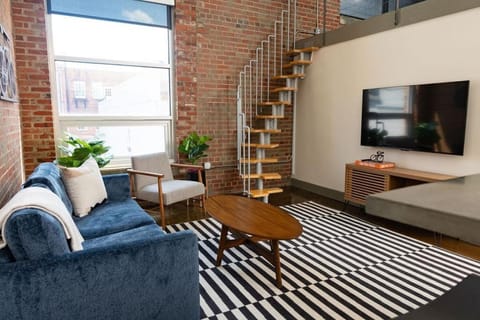 Trendy 1 Br Loft Apt Downtown With Exposed Brick Apartment in Roanoke