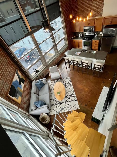 Exceptional 1 Br Apartment Downtown W Study Loft Apartment in Roanoke