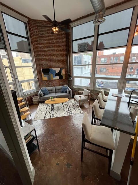 Exceptional 1 Br Apartment Downtown W Study Loft Condo in Roanoke
