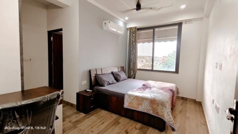Luxury room set OSHO Villa Übernachtung mit Frühstück in Jaipur