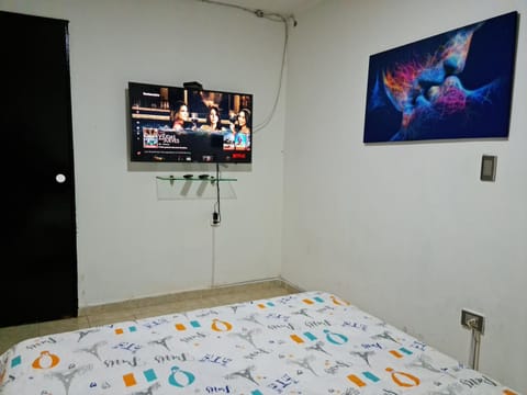 Bed, TV and multimedia, Bedroom