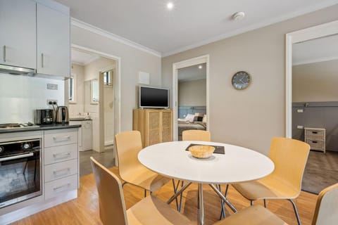 Grevillea Gardens Unit 4 Apartment in Porepunkah