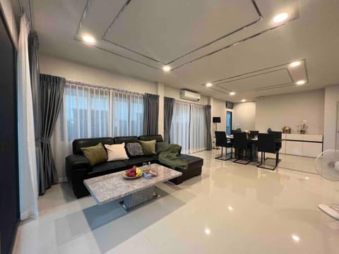 Bangna 4bedroom new house luxurious discount now Villa in Bangkok