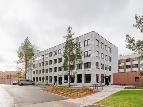 Property building, Day, Neighbourhood, Street view, Location, Parking