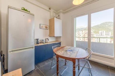 Proche Parc Paul Mistral, 2 chambres, wifi, balcon Apartment in Grenoble