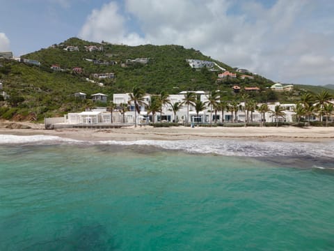 Oceanfront 5-Stars Starfish Villa, Dawn Beach, Private Pool, Secured, Concierge Chalet in Sint Maarten