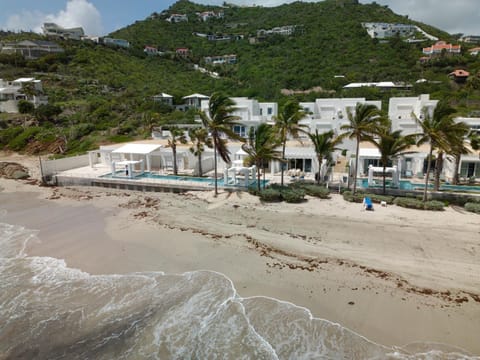 Oceanfront 5-Stars Starfish Villa, Dawn Beach, Private Pool, Secured, Concierge Villa in Sint Maarten