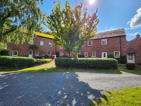 Property building, Spring, Day, Garden, Street view