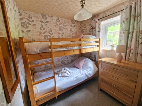 Bed, Photo of the whole room, bunk bed