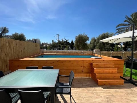 Menahem Arber Pool 5 Bedroom Condo in Tel Aviv-Yafo