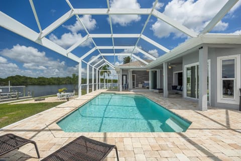 Heaven Found! Stunning River Views & Pool - Villa Island Sunset - Roelens Vacations Maison in North Fort Myers