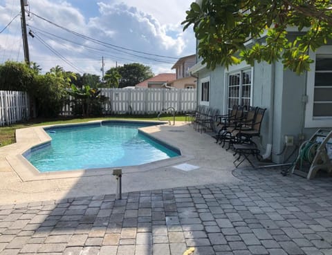 2 Fabulous Villas 4 Minutes From the Beach Haus in Pompano Beach