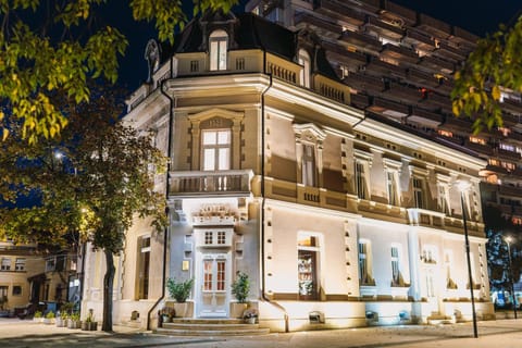 Хотел Театъръ Hotel in Pleven