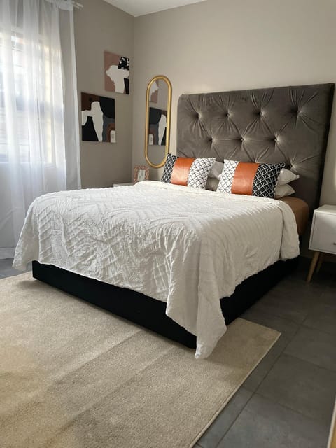 Central and peaceful 2-bedroom Apt #ZonaHomes Condo in Sandton