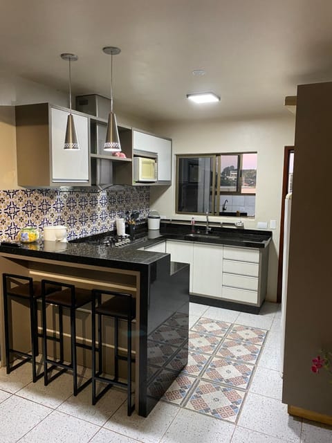 Kitchen or kitchenette, Dining area, minibar, pet friendly, stove