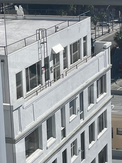 Top Floor, Sleeps 4, Queen Mary, Ocean, City Views Condo in Long Beach