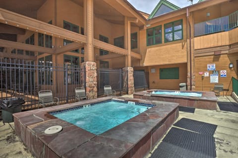 2 Mi to Granby Ranch Mtn Condo with Hot Tub! Apartment in Granby