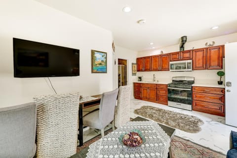 Anaheim Hills Retreat with Private Backyard and Pool! Casa in Yorba Linda