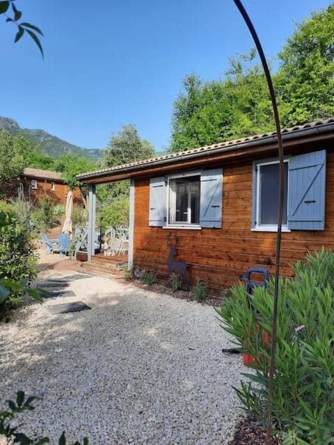 Sud Ardeche joli chalet clim piscine rivière LE CERF Village du serre Chalet in Les Vans