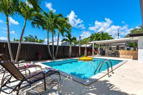The tropical wonderful pool Chalet in Cutler Bay