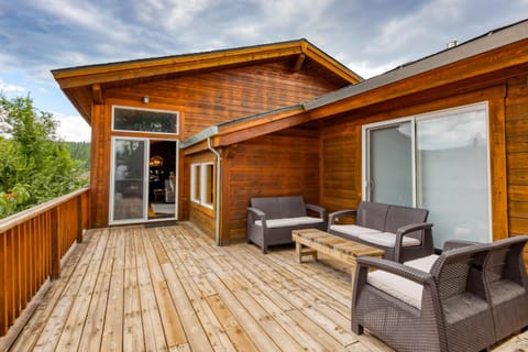 The Modern Moose Lodge Haus in Truckee