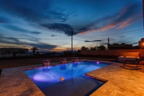 Desert Oasis a McCulloch Pool Home House in Lake Havasu City