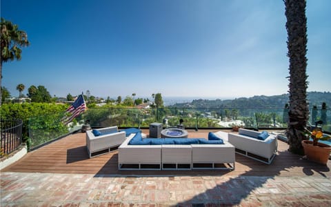 Le Chateau Villa in Hollywood Hills