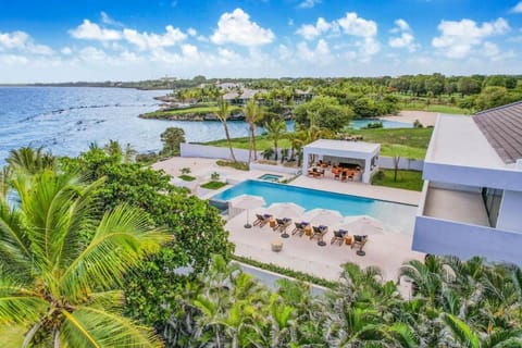 CALETON 24 PRIVATE BEACH CHEF BUTLER MAiDS AND GOLF CART House in La Romana