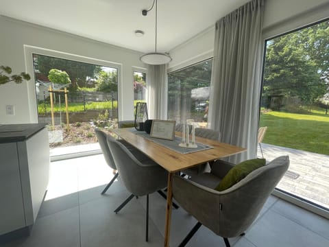 Living room, Seating area, Dining area, Garden view