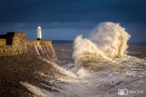 The Gateway a lovely Spacious Seaside Property close to the beaches , centrally located in Porthcawl Apartment in Porthcawl