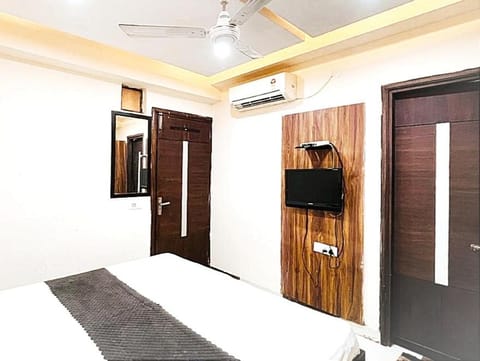 HOTEL CITY NIGHT -- Near Ludhiana Railway Station --Super Suites Rooms -- Special for Families, Couples & Corporate Hotel in Ludhiana
