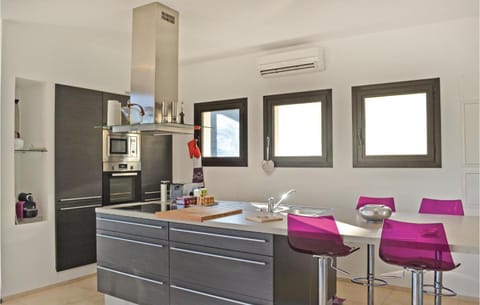 Awesome Home In La Valette Du Var With Kitchen Casa in Toulon