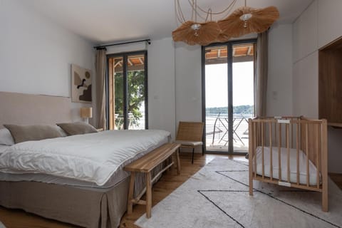 Bed, Photo of the whole room, Bedroom, Lake view