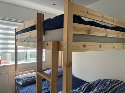 Bed, Bedroom, bunk bed