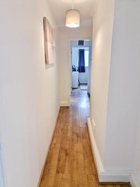 2 Bed Spacious Apartment, Sleeps 5, Free Wifi, Free Parking, Amenities Nearby, Good Transport Links Nearby, Contractors and Holidays Condominio in Harlow