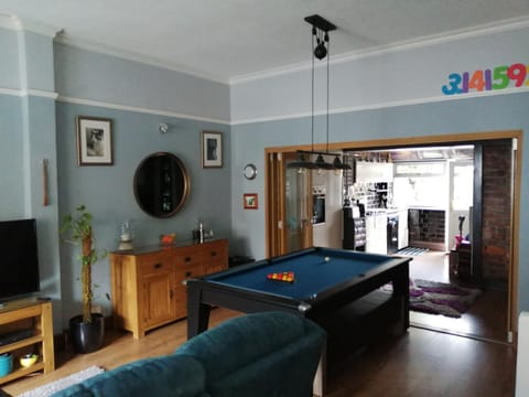 Communal lounge/ TV room, Billiard, TV and multimedia