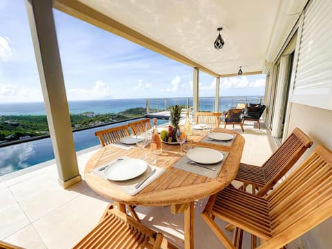 Villa Grand Horizon with extraordinary 180 degree sea view Chalet in Saint Martin
